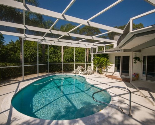 Screen Room Replacement – 3 Signs It’s Time To Update Your Pool Enclosure