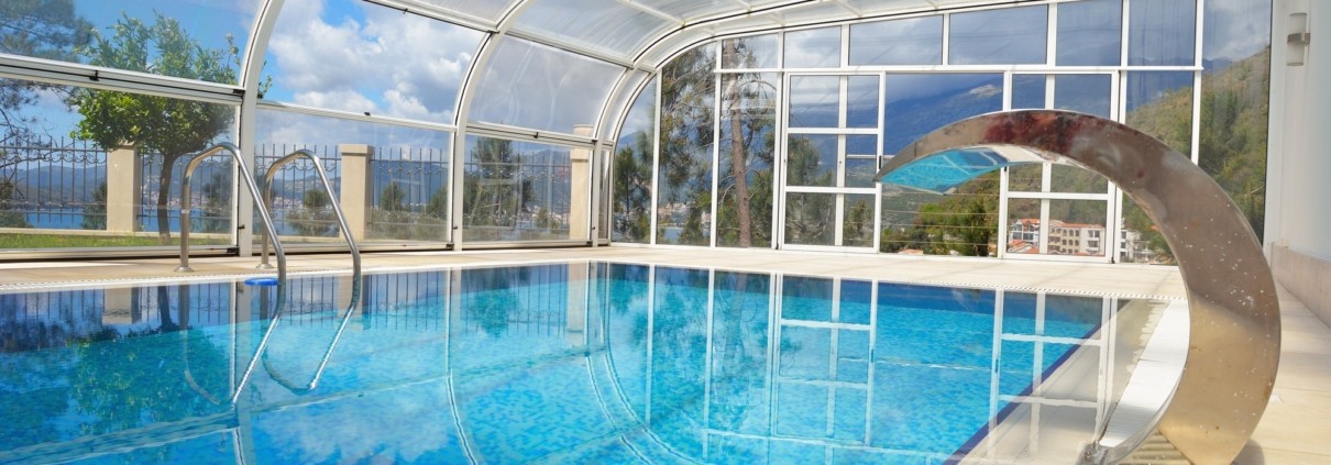 3 Signs that You Need to Replace Your Swimming Pool Enclosure cover