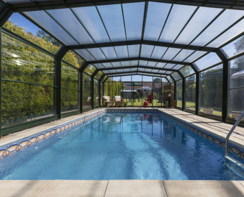 Screen Enclosure Contractor In Florida: What Makes Colonial Construction Different?